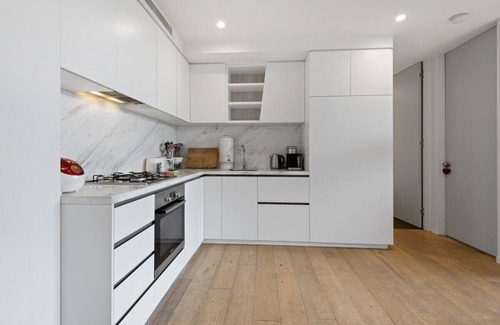 Doncaster Apartment | Chic 1-Bed Near Park, Function Centre and Shops