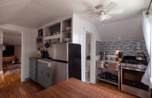 Downtown Apartment | Chic 1-bedroom apartment with WiFi, AC in fabulous Sheboygan
