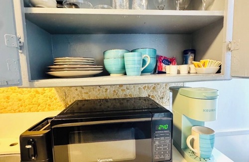 Los Angeles Apartment | Chic 1-bedroom Sofi, intuit, Kia forum Home nnDownstairs left