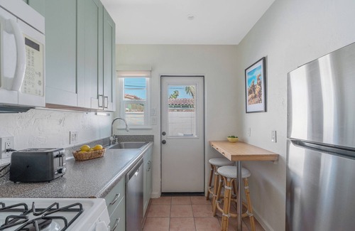 Warm Sands Apartment | Chic 1-bedroom Spanish style apartment near downtown Palm Springs with WiFi, AC