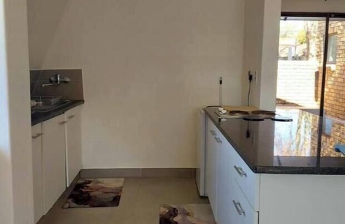 Houghton Estate Apartment | Chic 1-bedroom with WiFi and fitness room in vibrant Johannesburg
