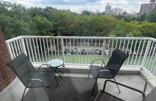 Riverdale Apartment | Chic 1300sqf luxury apartment residence private building in Riverdale, pool&gym