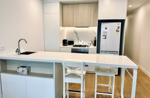 Box Hill Apartment | Chic 1BR Apt Urban Retreat Pool/Parking/Gym