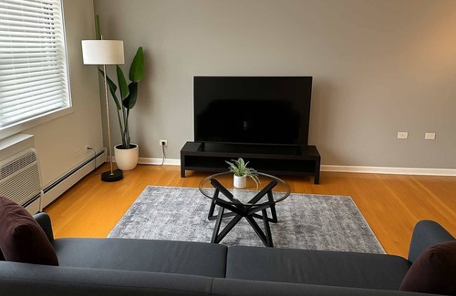 Arlington Heights Apartment | Chic 1BR Apt -Arlington Heights