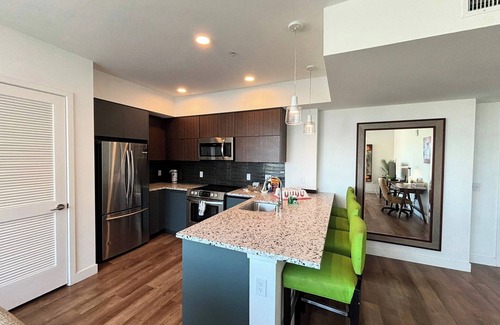 Wilshire Center House | Chic 1BR Deluxe in DTLA Near K-Town & Staples, with Rooftop, WIFI, AC and Gym