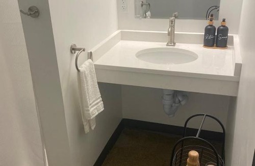 Aurora Apartment | Chic 1BR In the Heart of It All