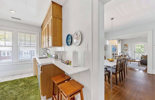 Charlotte Condo | Chic 1BR King Condo | Elizabeth-Plaza Midwood
