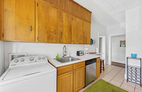 Charlotte Condo | Chic 1BR King Condo | Elizabeth-Plaza Midwood
