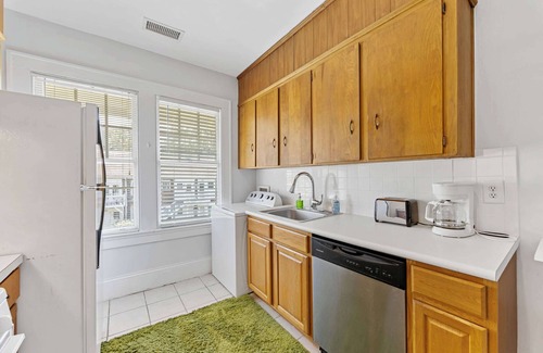 Charlotte Condo | Chic 1BR King Condo | Elizabeth-Plaza Midwood