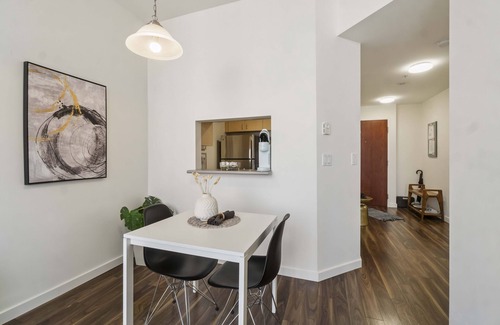 Downtown Vancouver Apartment | Chic 1BR Retreat in Downtown!