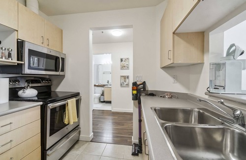 Downtown Vancouver Apartment | Chic 1BR Retreat in Downtown!