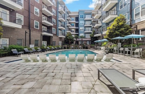 Cherry Apartment | Chic 1BR Retreat | Pool, Gym, W/D | 5 Min to DT