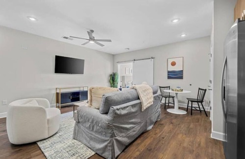 The Gulch Apartment | Chic 1BR Steps from The Gulch & Broadway