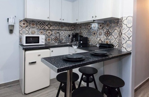 Kerameikos Apartment | Chic 2 Bd Metaxourgio Central Flat