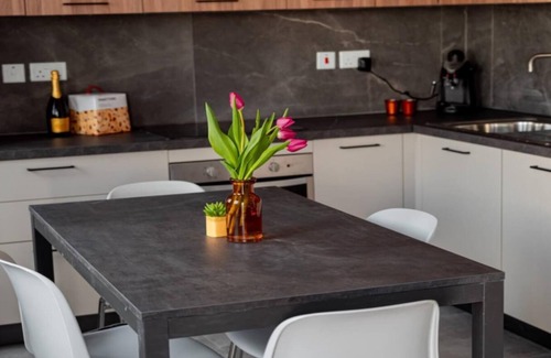 Gzira Apartment | Chic 2 Bed Apartment in Central Il Gżira