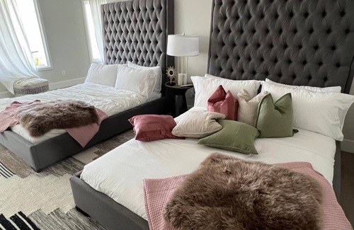 Historic Core Apartment | Chic 2-Bedroom Apartment with Fitness Room and WiFi in Vibrant Los Angeles