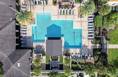 Southeast Orlando Apartment | Chic 2-bedroom apartment in amazing Orlando with WiFi, AC, fitness room and pool