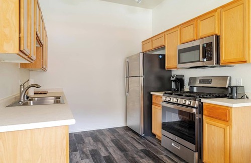 Las Vegas Condo | Chic 2-bedroom condo in vibrant Las Vegas with Mountain View