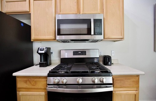 Las Vegas Condo | Chic 2-bedroom condo in vibrant Las Vegas with Mountain View