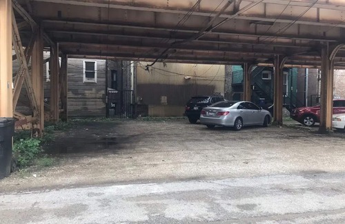 Sheffield Neighbors Apartment | Chic 2-bedroom in center of Lincoln Park/Depaul/Wrigley + Parking