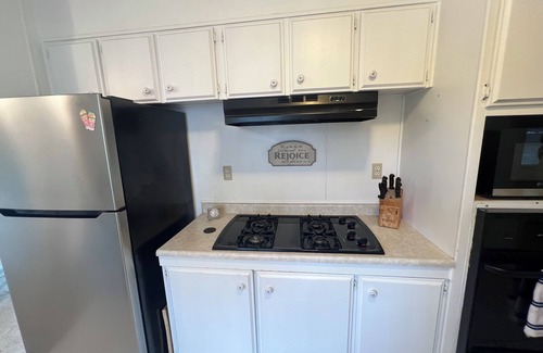 Agoura Hills House | Chic 2-bedroom mobile home with AC in beautiful Agoura Hills