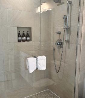 Near West Side Apartment | Chic 2 BR 1 Parking Sleeps 6