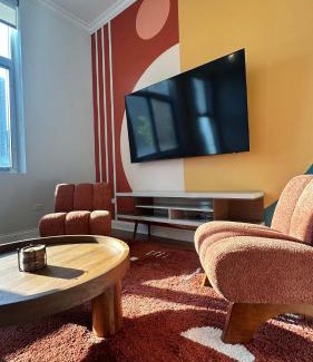Near West Side Apartment | Chic 2 BR 1 Parking Sleeps 6