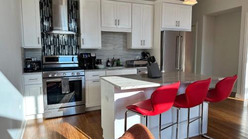 Near West Side Apartment | Chic 2 BR 1 Parking Sleeps 6