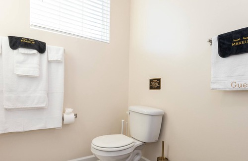 Waxhaw Apartment | Chic 2BD Suite Condo w/ Pool 5-Min Walk to Downtown