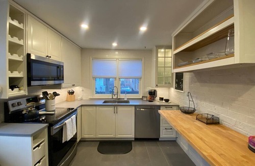 Radnor - Fort Myer Heights House | Chic 2BDRM - 5 min walk to Metro