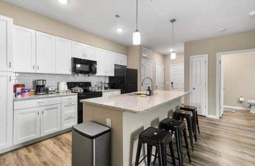 Melbourne Condo | Chic 2BR/2BA Condo: Pool & More!