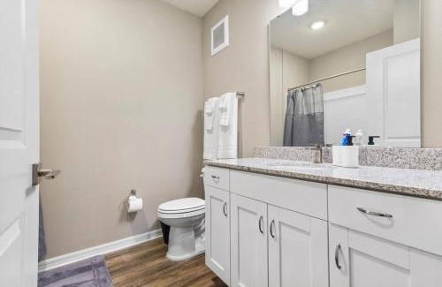 Melbourne Apartment | Chic 2BR/2BA Condo: Pool & More!