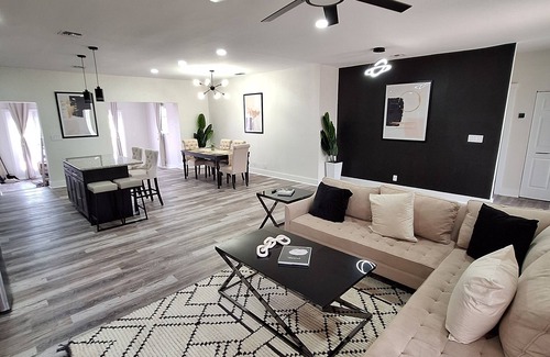Freeport House | Chic 2BR/2BA Retreat: Modern Comfort & Style, Near the Beach