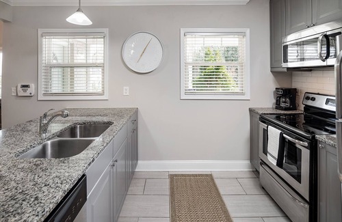 Villa Heights House | Chic 2BR Duplex ★Close to NoDa, Uptown, Light Rail