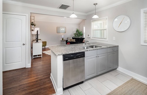 Villa Heights House | Chic 2BR Duplex ★Close to NoDa, Uptown, Light Rail