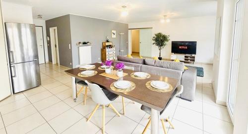 Gare Apartment | Chic 2BR easy access to the train station-2b