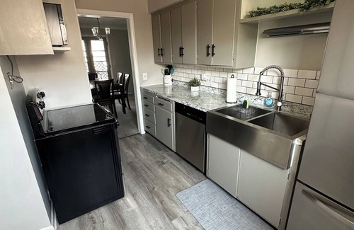 Ottawa Condo | Chic 2BR Retreat Near Toledo Hospital- Stylish, Cozy & Fully Equipped
