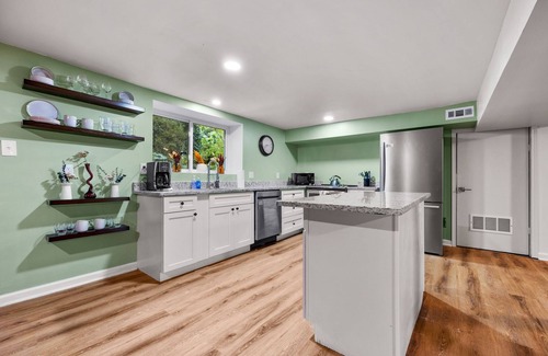 Tucker Apartment | Chic 2BR Suite in Tucker