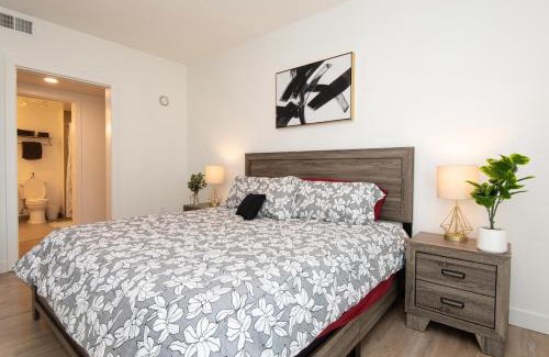 Downtown Los Angeles Apartment | Chic 3-bed Apt with Pool & Hot Tub in Heart of DTLA
