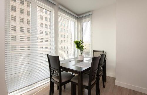 Downtown Los Angeles Apartment | Chic 3-bed Apt with Pool & Hot Tub in Heart of DTLA