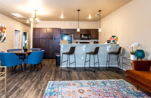 Lubbock Apartment | Chic 3BR Apt Minutes to Downtown Pool & Gym