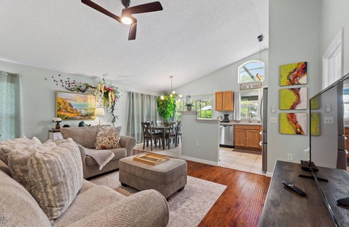 Haines City House | Chic 3BR Getaway, Heated Pool, Golf Views & Theme Parks