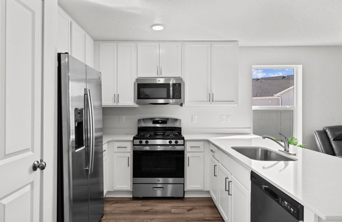 Caldwell House | Chic 3BR near Wineries, Lake Lowell & C of I - Ideal for Hiking & Relaxing!