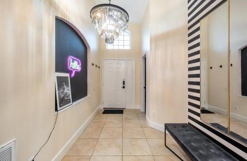 Sunrise Lakes House | Chic 3BR Retreat w Pool Near Disney Magic