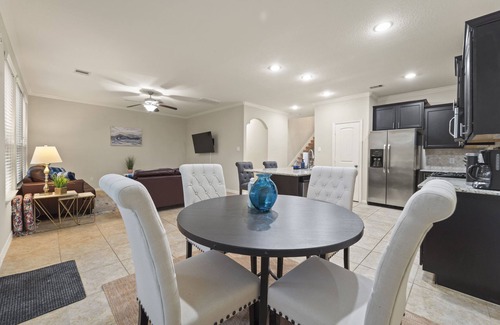 Tomball Apartment | Chic - 4BD/2BA - Tomball - Houston