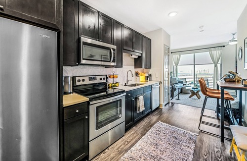 Frisco Square Apartment | Chic and Comfy Exec Retreat ~ 5-Star Location, Pool, Gym, Parking, EV Charging!