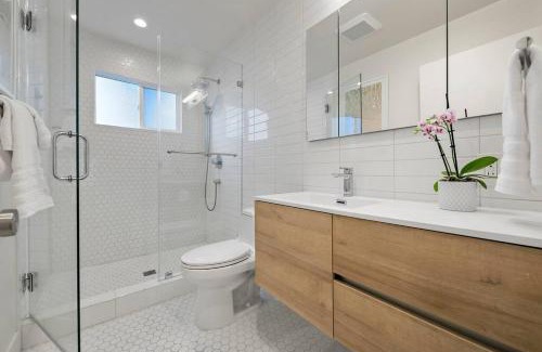 North Whisman House | Chic and Comfy Home in the Heart of Silicon Valley