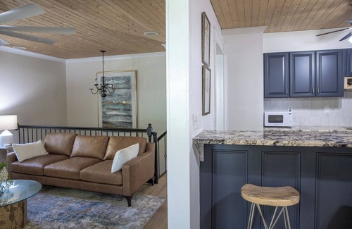 North Raleigh House | Chic and Cozy 3-bedroom house near Midtown and easy Greenway Access!