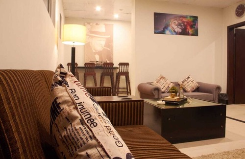 Gulberg Apartment | Chic And Cozy Apartment in Downtown