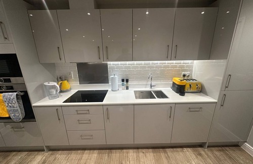 Ewell Apartment | Chic and spacious 2 bedroom, 2 bath Apartment